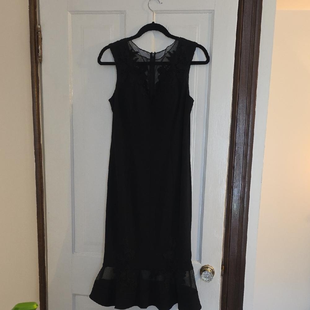 Aidan Mattox by Adrianna Papell Floral Lace Trim. Elegant Black Sleeveless Dress
